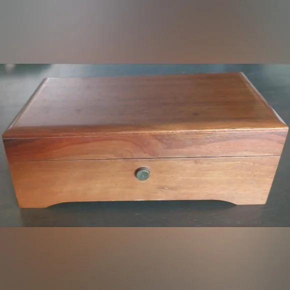 Reuge Wooden Music Box - Picture 8 of 9